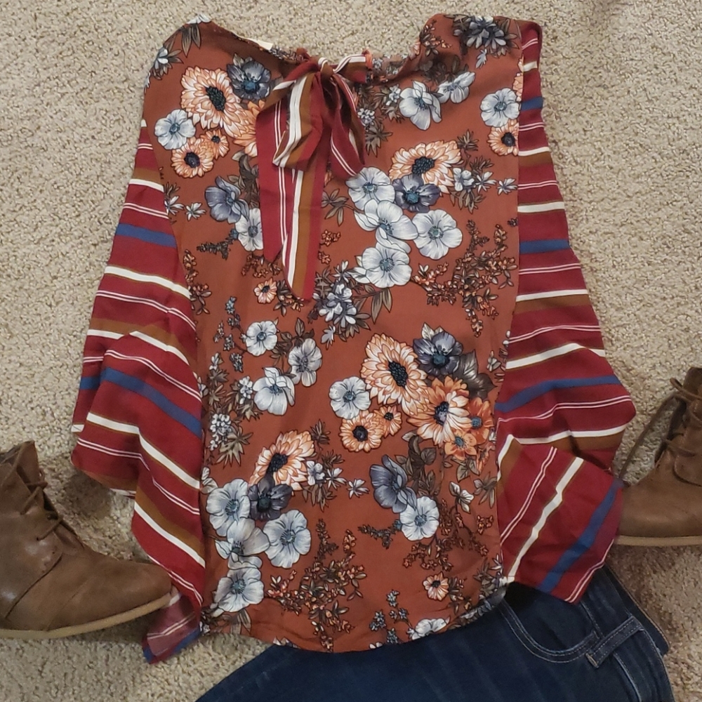 ♥️New UMGEE Floral/ Stripe Blouse - Picture 3 of 16